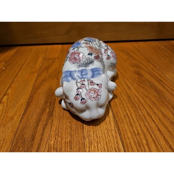MCM Chinoiserie Ceramic White Sleeping Cat With Floral Accents Figurine by WBI - Picture 5 of 13